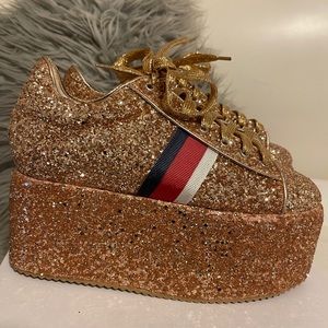 Glittery gold platform sneakers! ✨